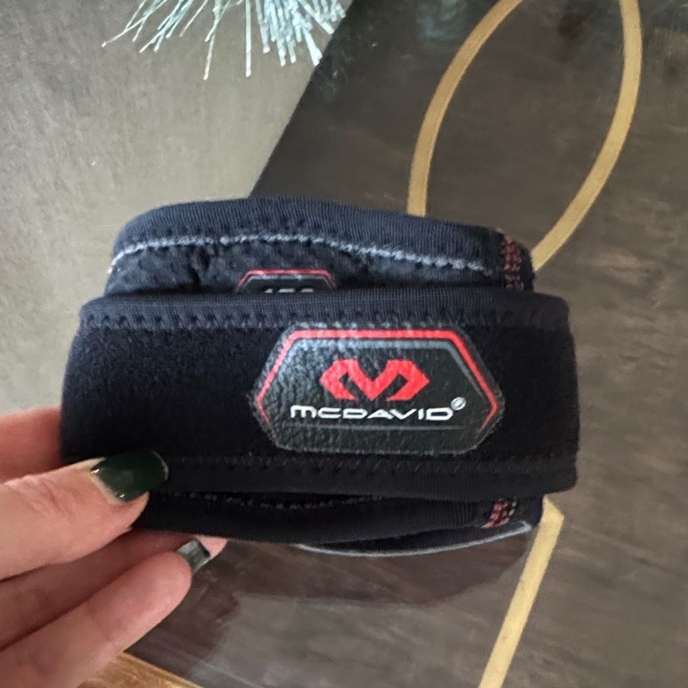 McDavid Black tennis elbow Support Brace